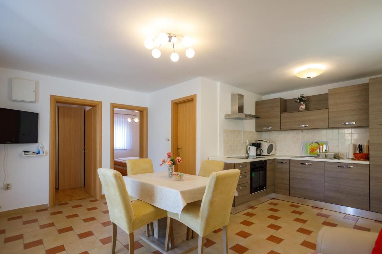 Apartmani Bakran クルク エクステリア 写真